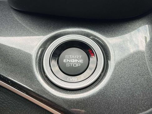 Used 2021 Jeep Grand Cherokee L Laredo w/ Luxury Tech Group I AWD/4WD image 16