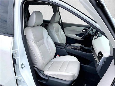 Used 2022 Nissan Rogue SV w/ SV Premium Package image 9