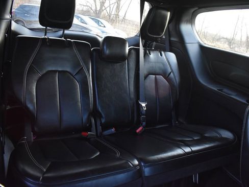 Used 2025 Chrysler Pacifica Select image 16