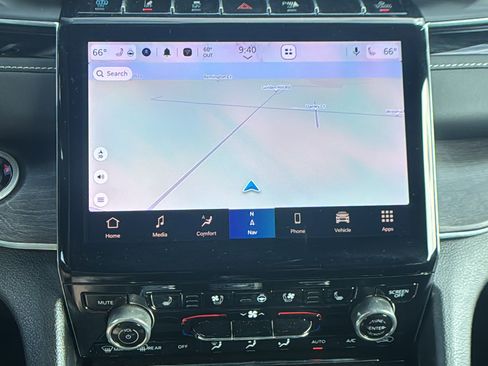 Used 2022 Jeep Grand Cherokee Overland w/ Advanced Protech Group III image 30