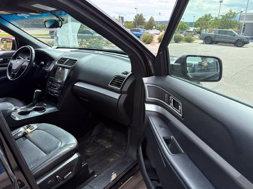Used 2017 Ford Explorer XLT w/ Equipment Group 202A AWD/4WD image 29