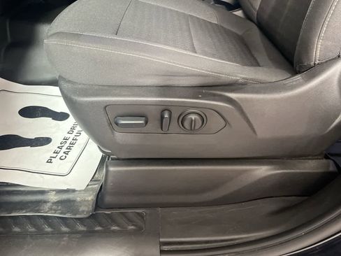 Used 2023 Chevrolet Silverado 2500 Custom w/ Custom Value Package image 14