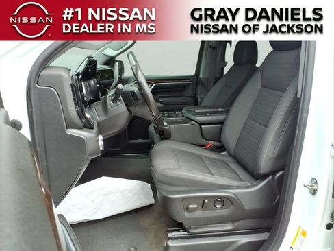 Used 2022 GMC Sierra 1500 SLE AWD/4WD image 16