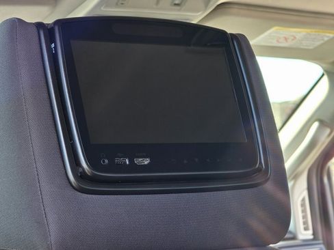 Used 2022 Nissan Titan SV w/ SV Convenience Package image 19