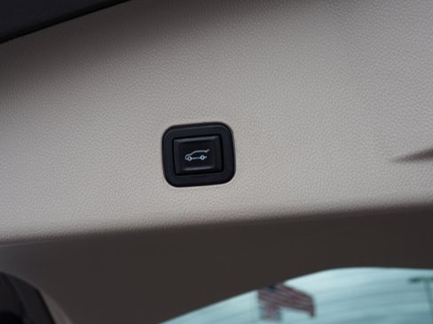 Used 2011 Cadillac SRX Premium w/ LPO, Protection Package image 19