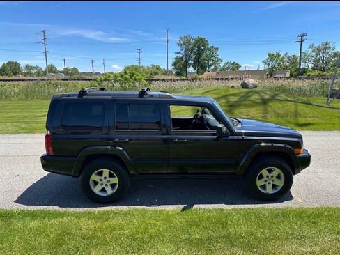 Used 2008 Jeep Commander Sport AWD/4WD image 4