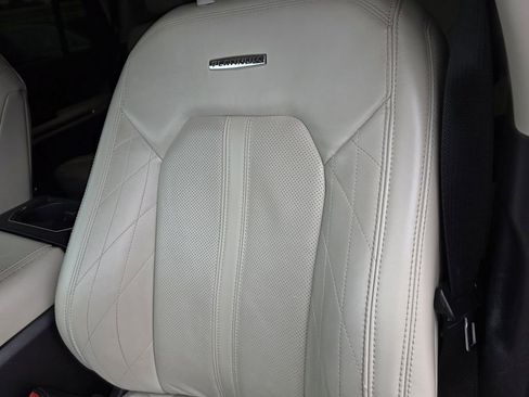 Used 2019 Ford Expedition Platinum image 16