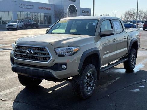 Used 2017 Toyota Tacoma TRD Off-Road w/ Tow Package image 8