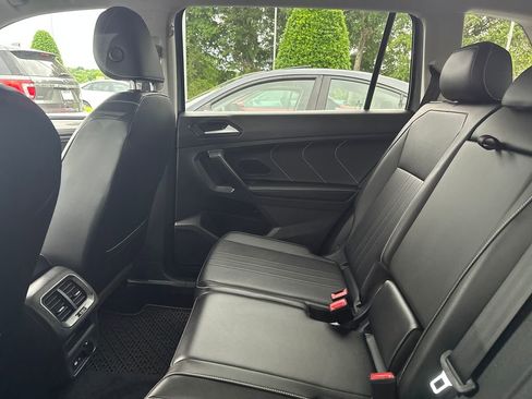 Used 2022 Volkswagen Tiguan SE FWD image 8