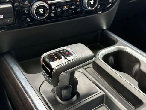 Used 2022 Chevrolet Silverado 1500 LTZ w/ LTZ Premium Package AWD/4WD image 26
