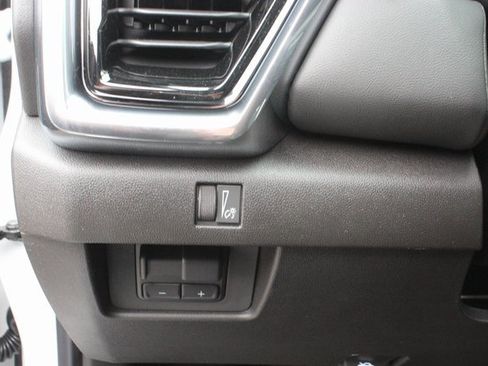 New 2025 GMC Canyon Elevation w/ Convenience Package image 17