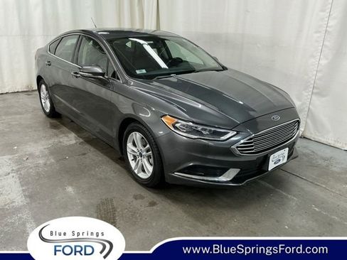 Used 2018 Ford Fusion SE w/ Fusion SE Technology Package image 1
