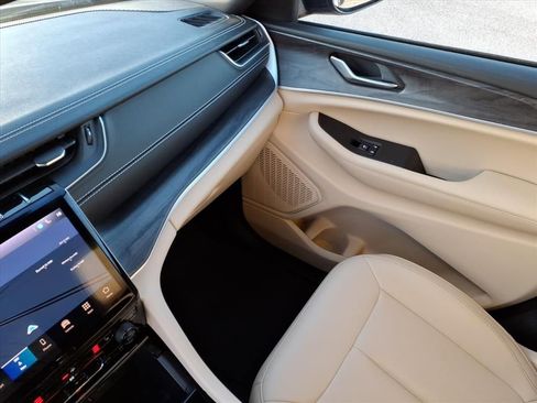 Used 2023 Jeep Grand Cherokee L Limited image 26