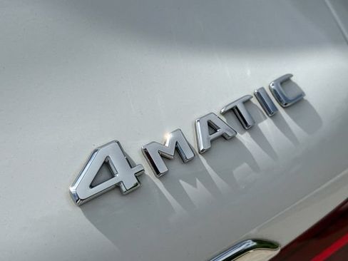 Used 2021 Mercedes-Benz GLC 300 4MATIC image 10