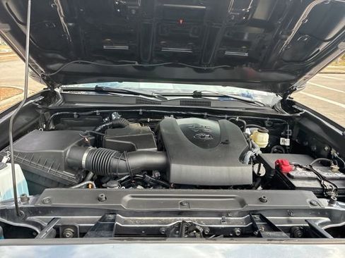 Used 2021 Toyota Tacoma TRD Sport w/ Technology Package image 20