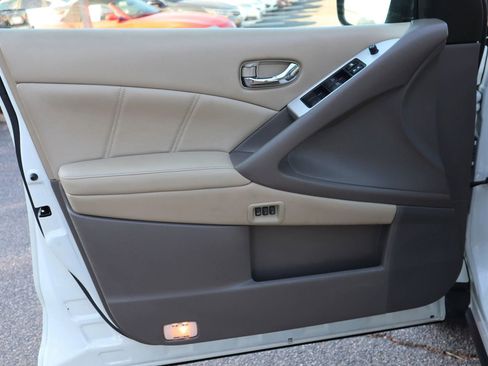 Used 2011 Nissan Murano SL w/ Navigation Pkg image 7