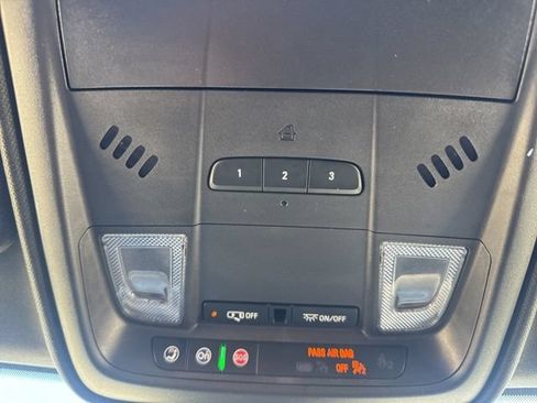 Used 2025 Cadillac XT4 Premium Luxury FWD image 5