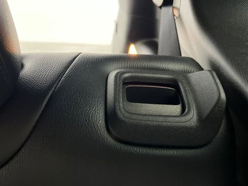 Used 2025 Jeep Compass Trailhawk image 13