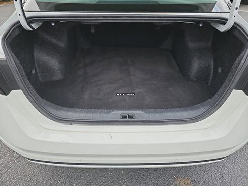 Used 2025 Nissan Altima 2.5 SV image 12