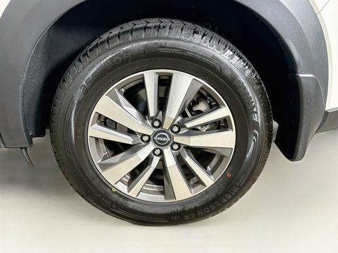 Used 2022 Nissan Pathfinder SL w/ SL Black Package FWD image 11