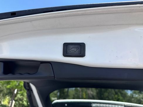 Used 2022 Toyota RAV4 XLE w/ Convenience Package AWD/4WD image 19