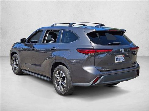 Used 2023 Toyota Highlander XLE FWD image 7