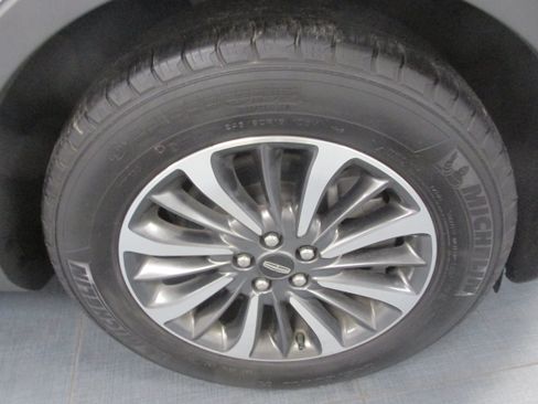 Used 2023 Lincoln Nautilus AWD w/ Premium Package image 15