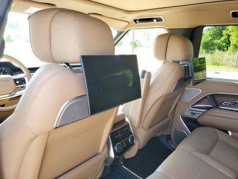 Used 2025 Land Rover Range Rover Autobiography AWD/4WD image 26