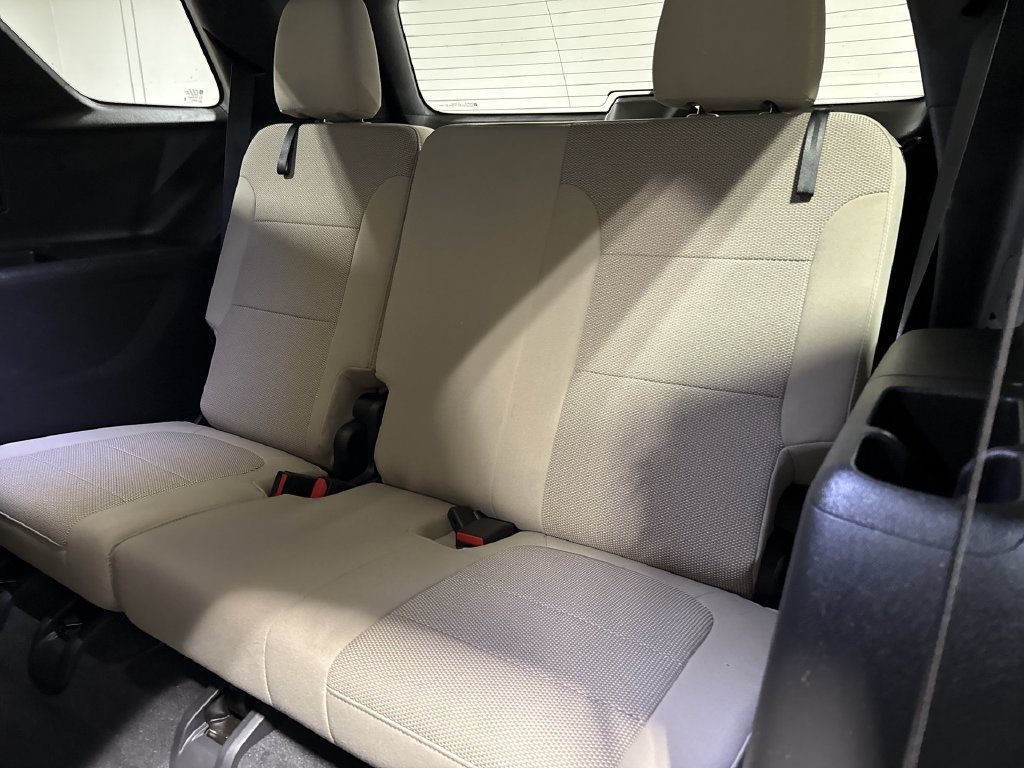 Used 2022 Chevrolet Traverse LS FWD image 23