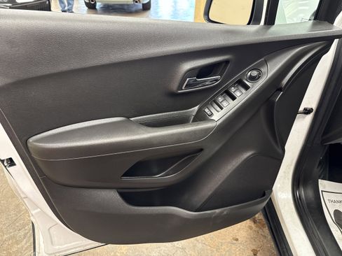 Used 2018 Chevrolet Trax LS image 24