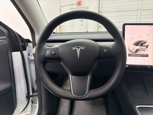 Used 2023 Tesla Model Y Long Range image 15