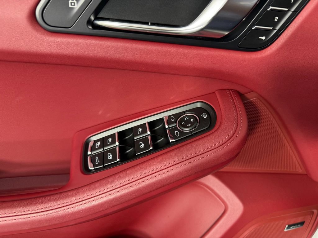 Certified 2025 Porsche Macan GTS AWD/4WD image 21