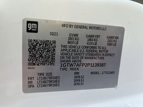 Used 2023 GMC Savana 2500 w/ Driver Convenience Package image 33