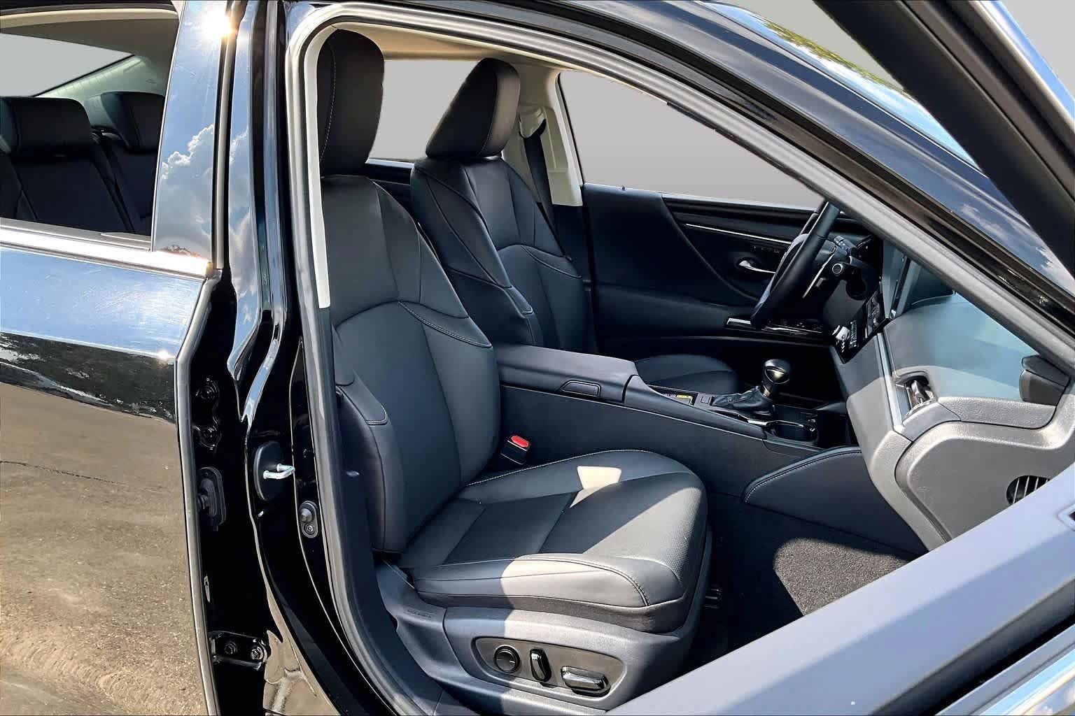 Used 2024 Lexus ES 350 w/ Premium Package FWD image 8