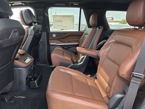New 2026 Lincoln Navigator Reserve image 7