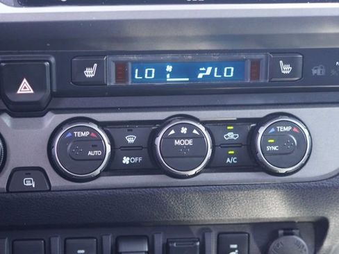 Used 2022 Toyota Tacoma TRD Sport w/ TRD Premium Sport Package AWD/4WD image 32