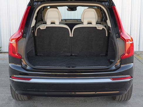 Used 2023 Volvo XC90 B6 Plus image 9