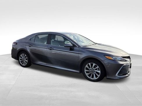 Used 2023 Toyota Camry LE w/ Convenience Package image 8