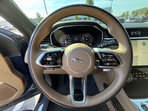 Used 2023 Jaguar F-PACE S AWD/4WD image 18