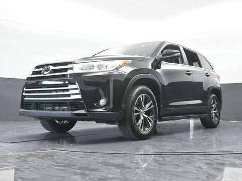 Used 2019 Toyota Highlander Plus FWD image 59