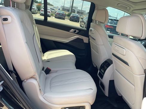 Used 2025 BMW X7 xDrive40i w/ Premium Package AWD/4WD image 5