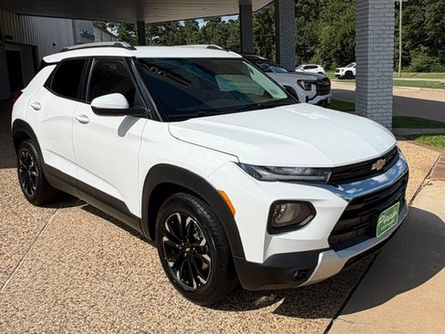 Used 2022 Chevrolet TrailBlazer LT w/ Convenience Package FWD image 1
