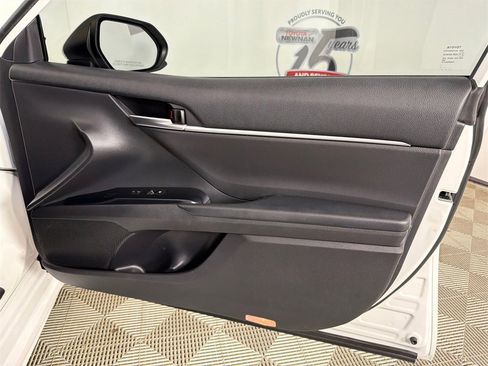 Used 2019 Toyota Camry SE image 15