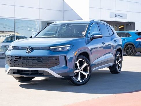 New 2026 Volkswagen Tiguan SE image 2