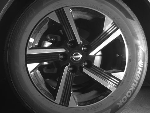 Used 2025 Nissan Sentra SV FWD image 12