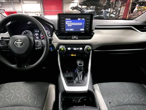 Used 2020 Toyota RAV4 XLE w/ Convenience Package image 14