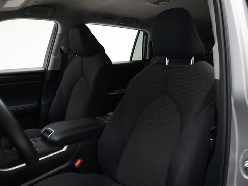 Certified 2025 Toyota Highlander LE image 13