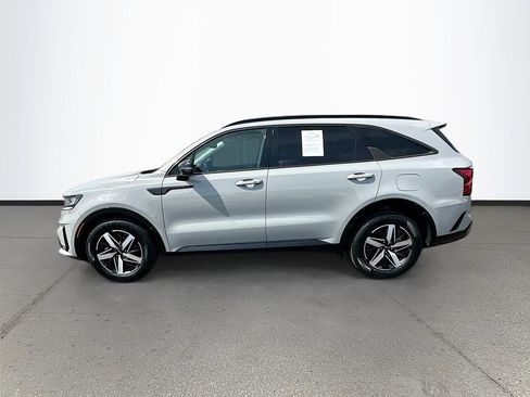 Certified 2023 Kia Sorento EX w/ Panoramic Sunroof Package image 4