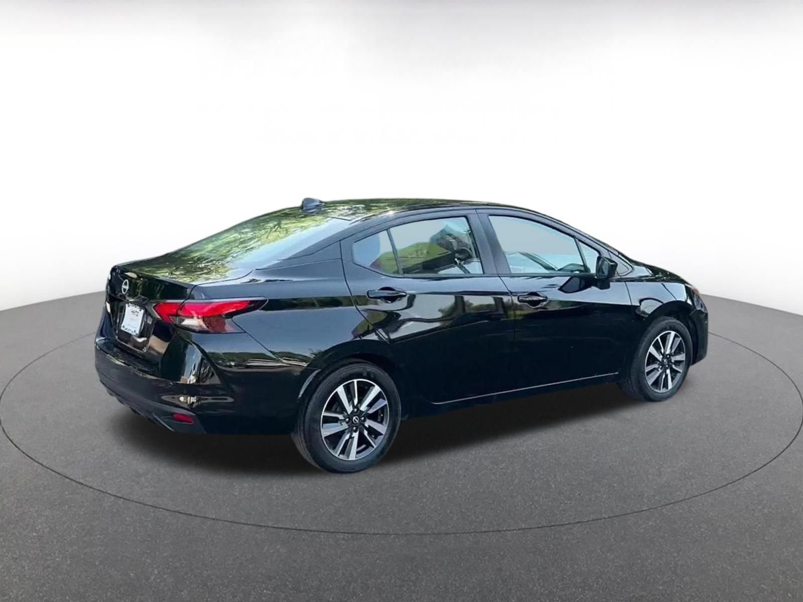 Used 2025 Nissan Versa SV FWD image 14