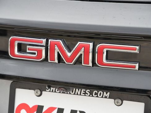 New 2026 GMC Acadia Elevation w/ Elevation Premium Package AWD/4WD image 13
